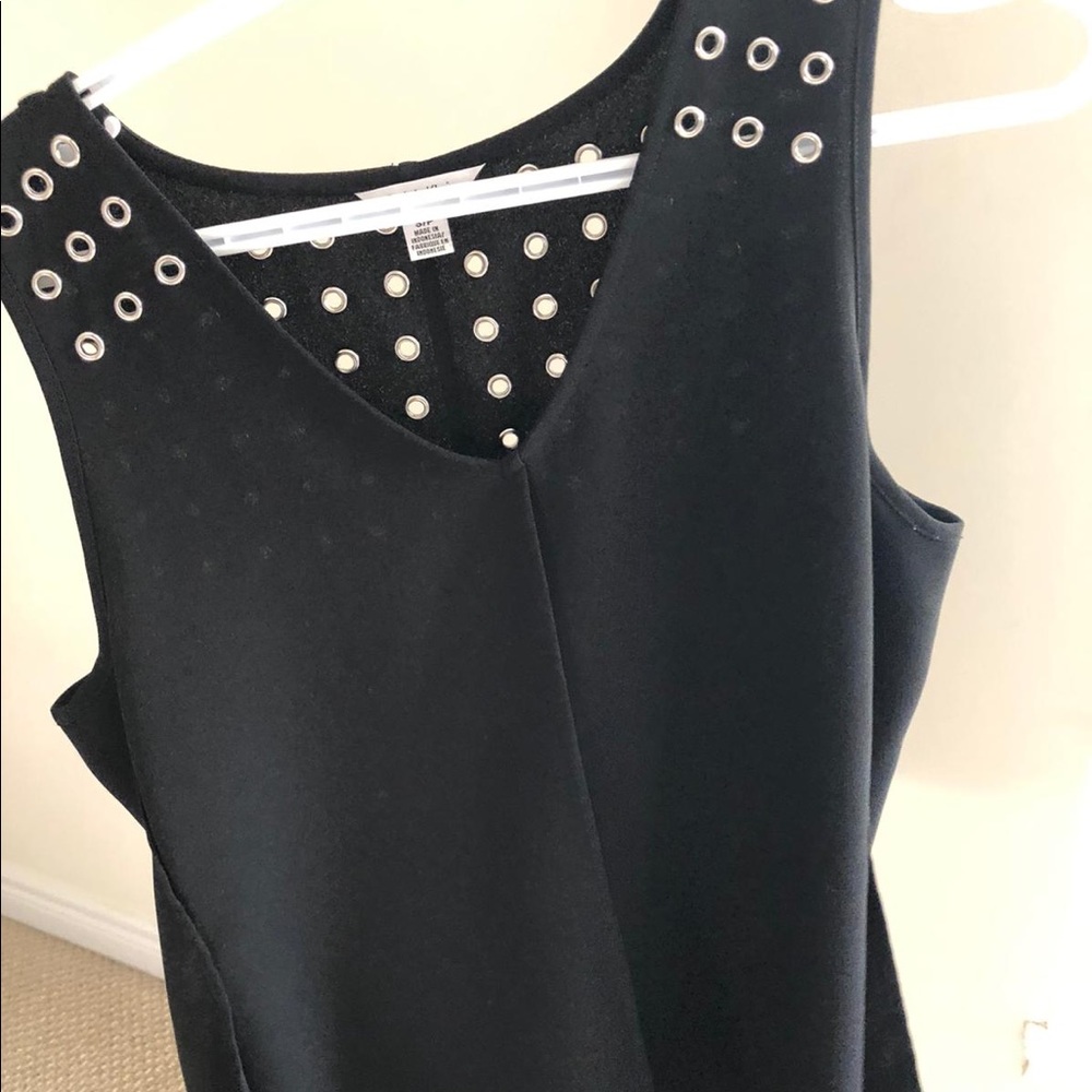 Sleeveless shirt